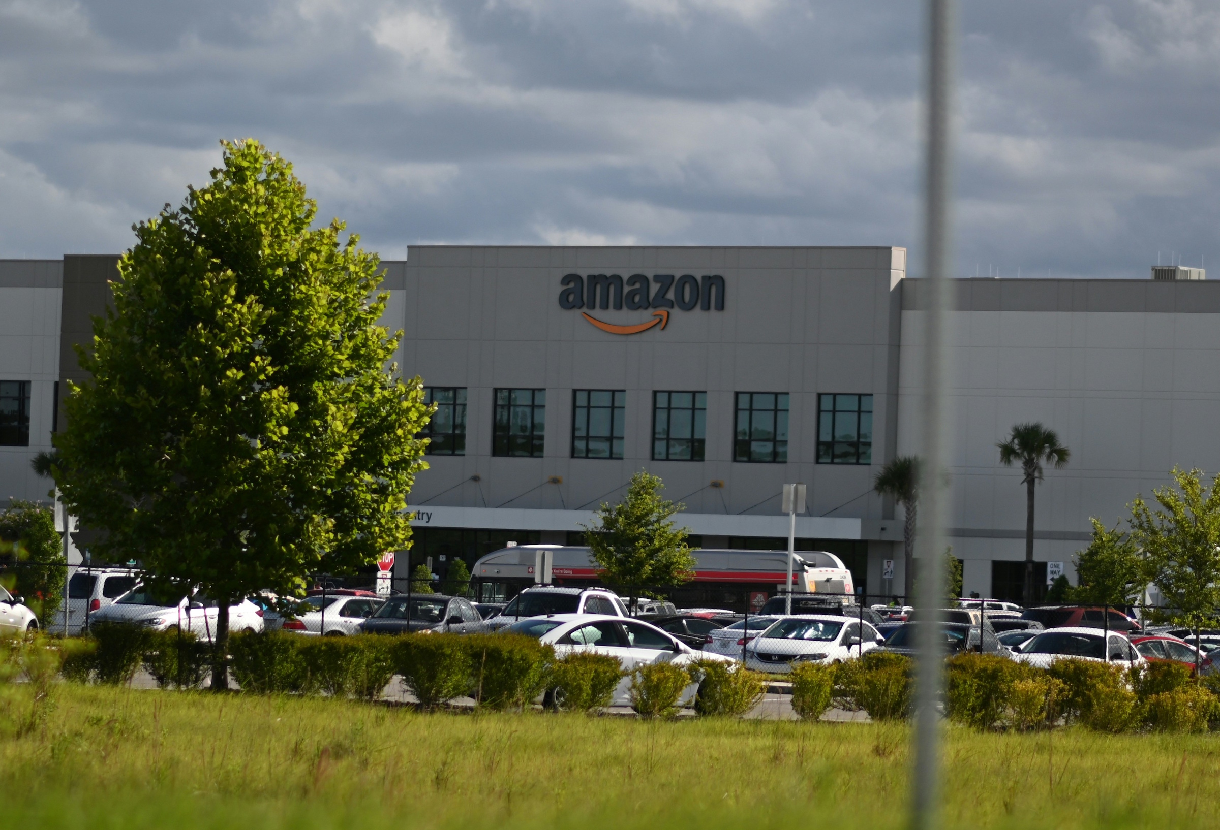 Amazon zwolni 30 tysięcy ludzi. Na Polskę mają większy plan