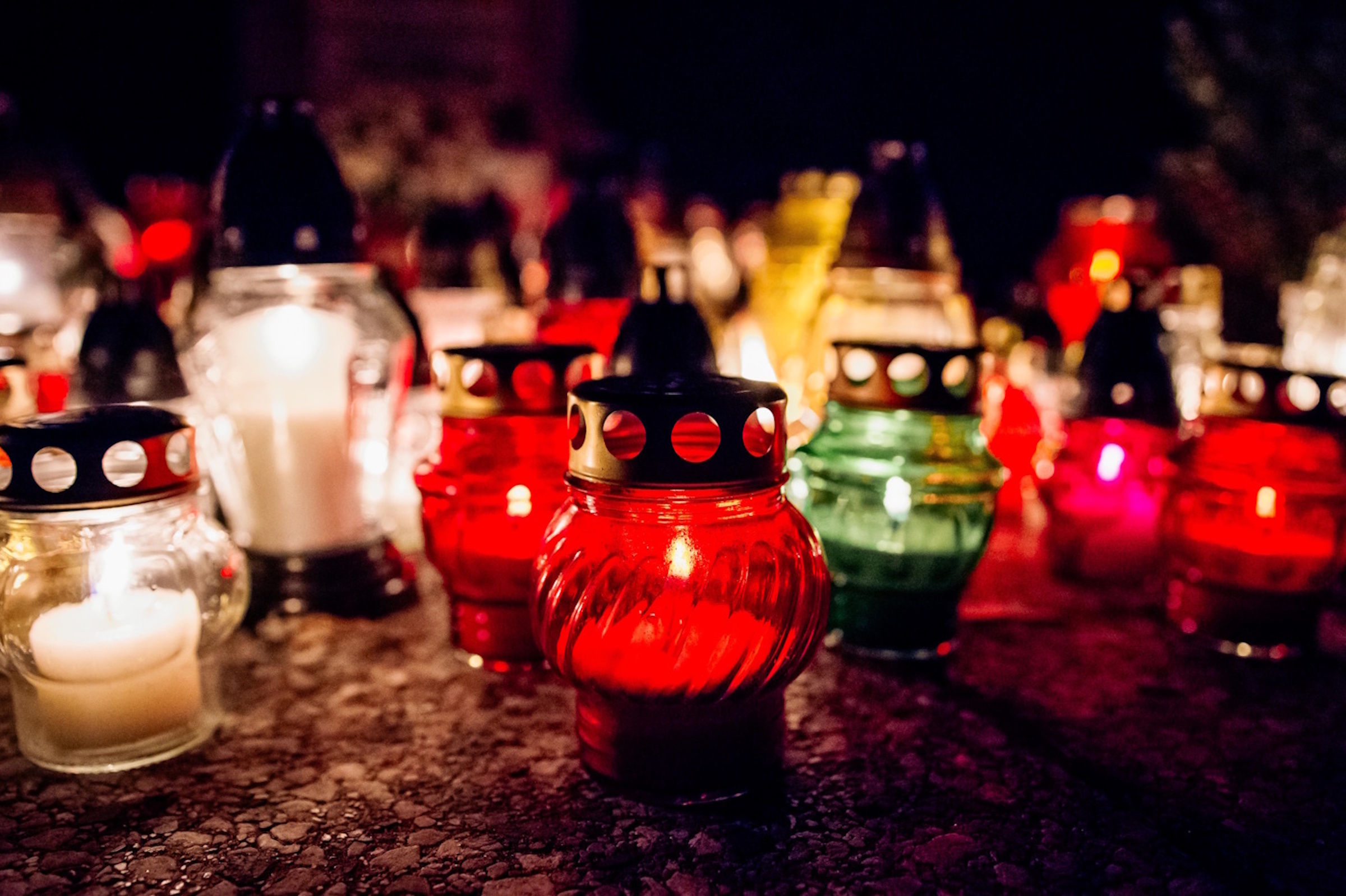 Polacy nagminnie robią te rzeczy na cmentarzach. Kara nawet do 5000 zł