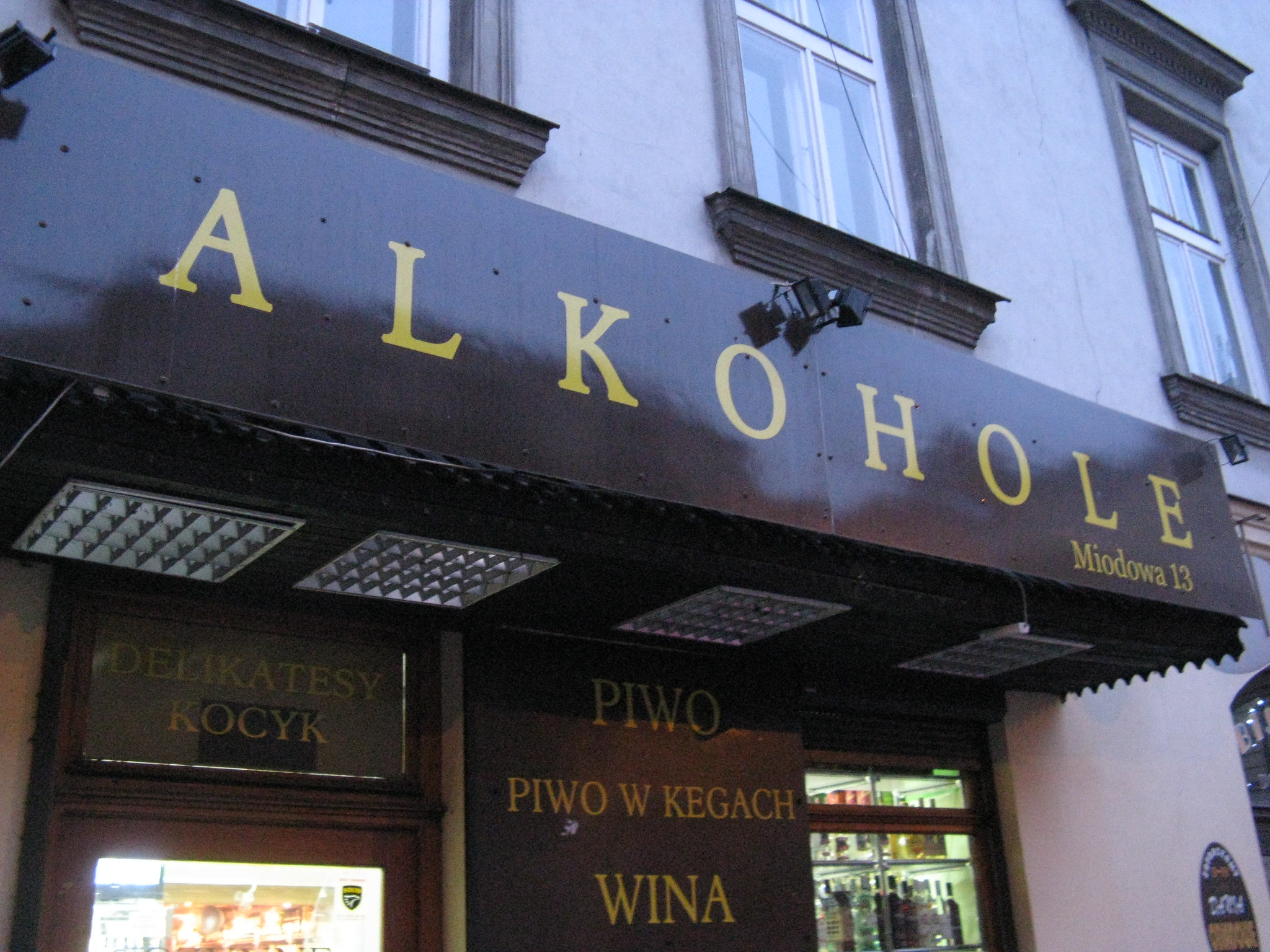 Prohibicja w Szczecinie ominięta przez kreatywnych. "Pokoiki"