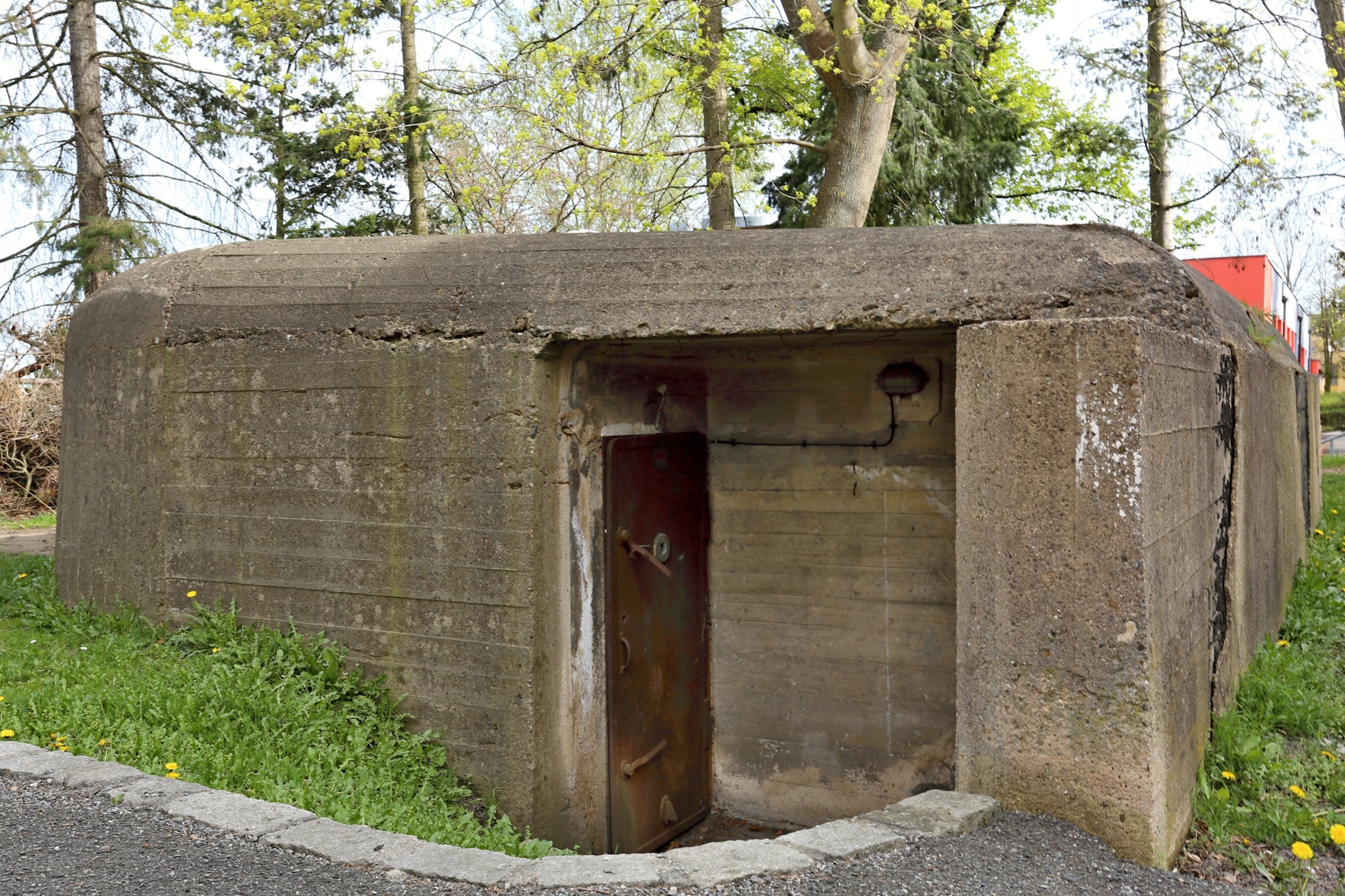 Sprawdzili niemal 900 schronów. Żaden nie spełnia norm