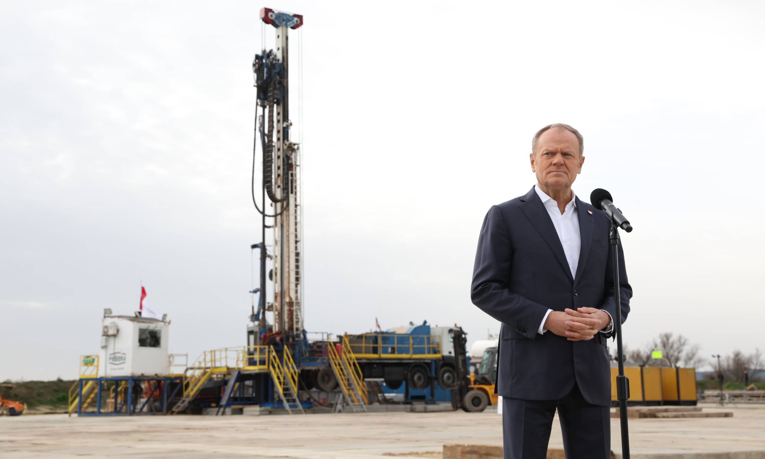 Donald Tusk liczy na zyski. Był na placu budowy