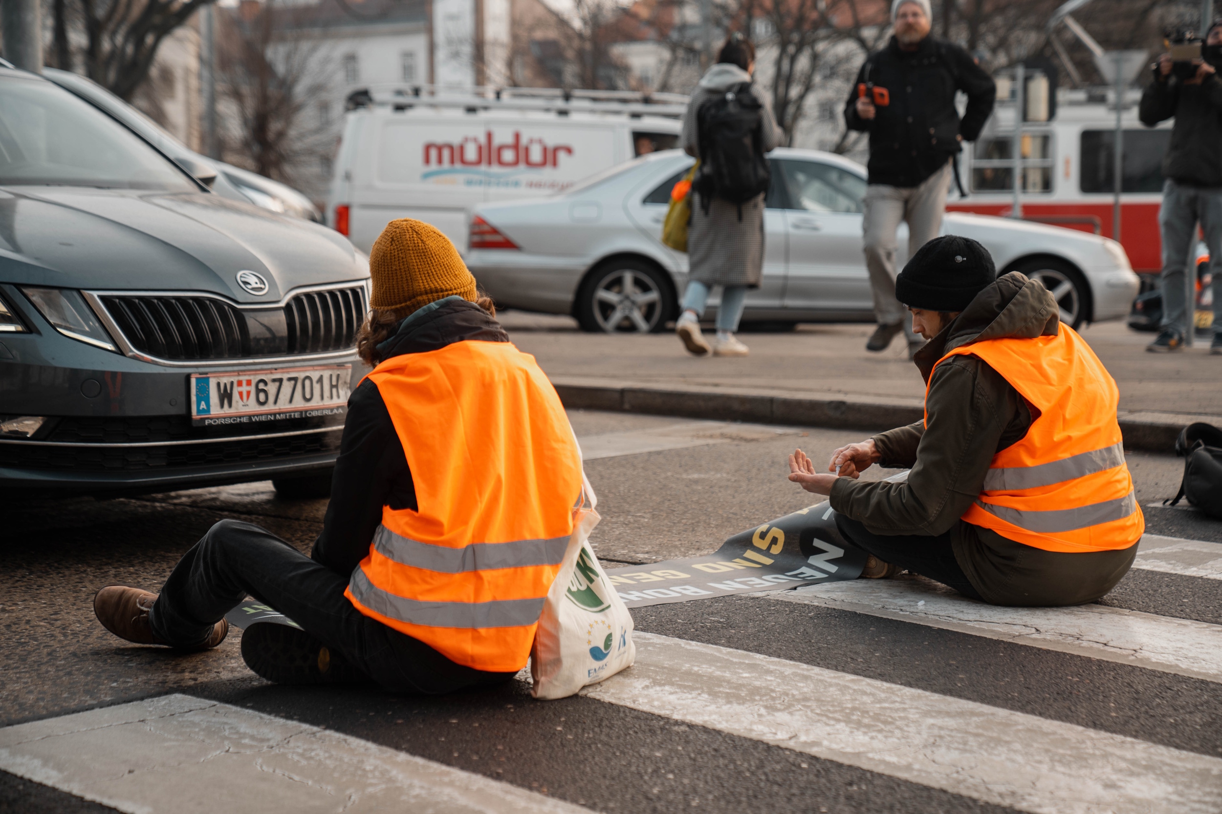 "Ostatnie Pokolenie" zablokowało lotnisko. Dostali gigantyczną karę