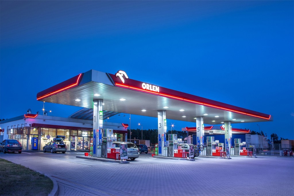Orlen ze spadkiem na giełdzie. Eksperci komentują