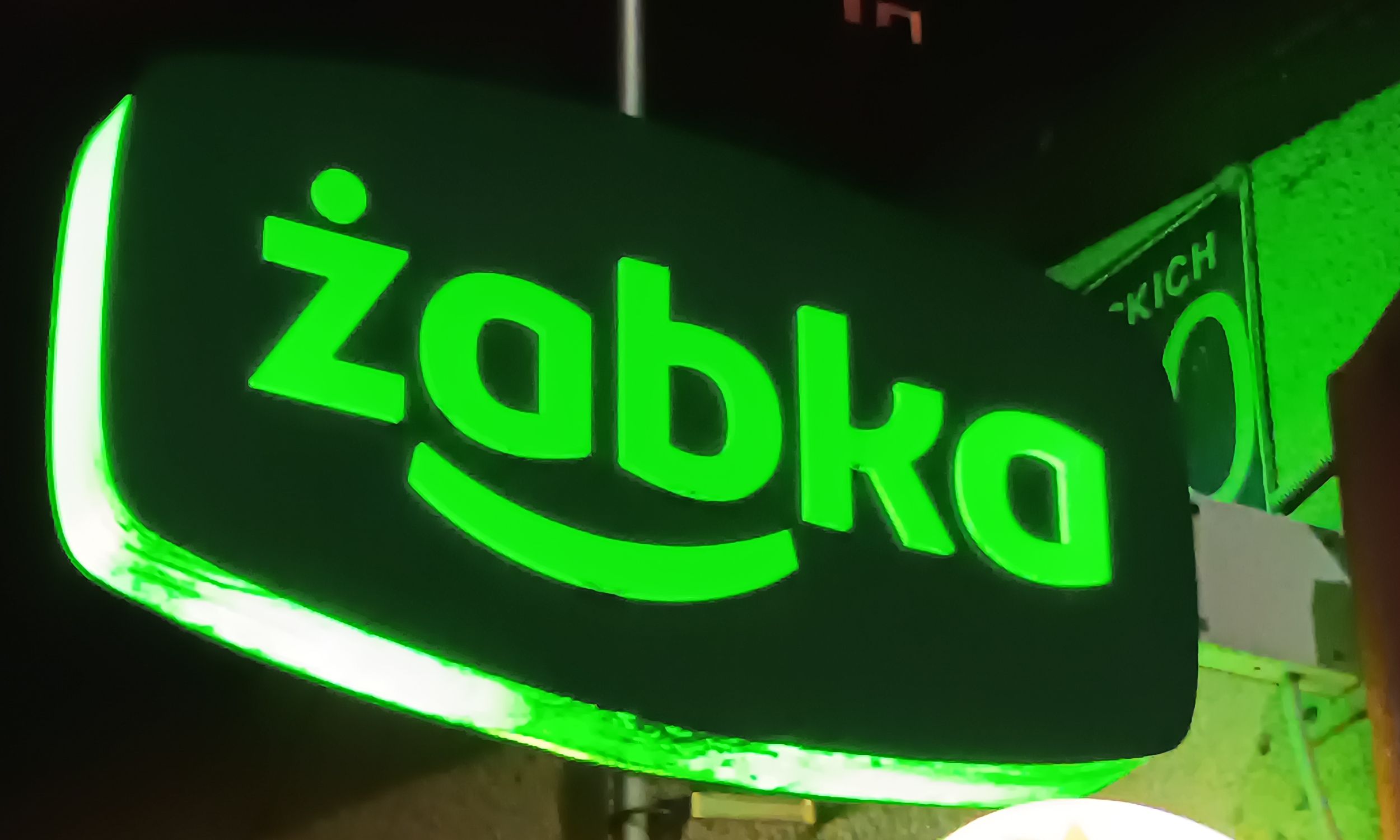 Żabka robi "Sylwester de Żabeiro". Produkty w promocji za 1 zł