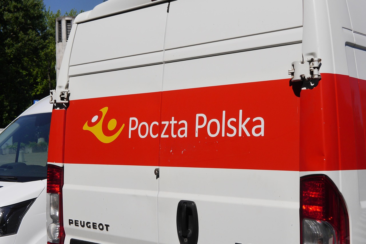 Poczta Polska ze zmianami. To odpowiedź na ruchy Ameryki i Trumpa