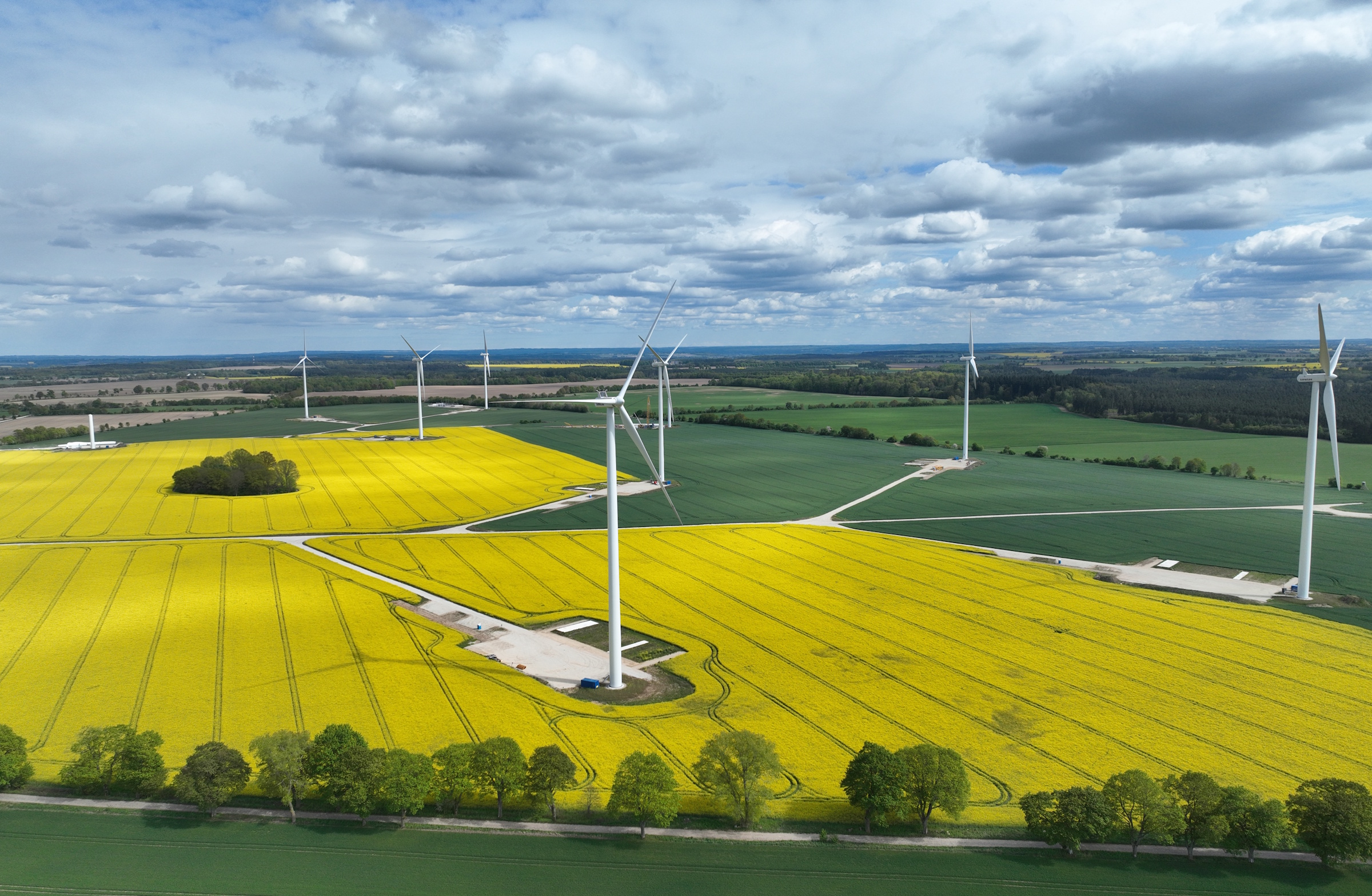 Trzecia największa farma wiatrowa w Polsce. Zakończono prace montażowe