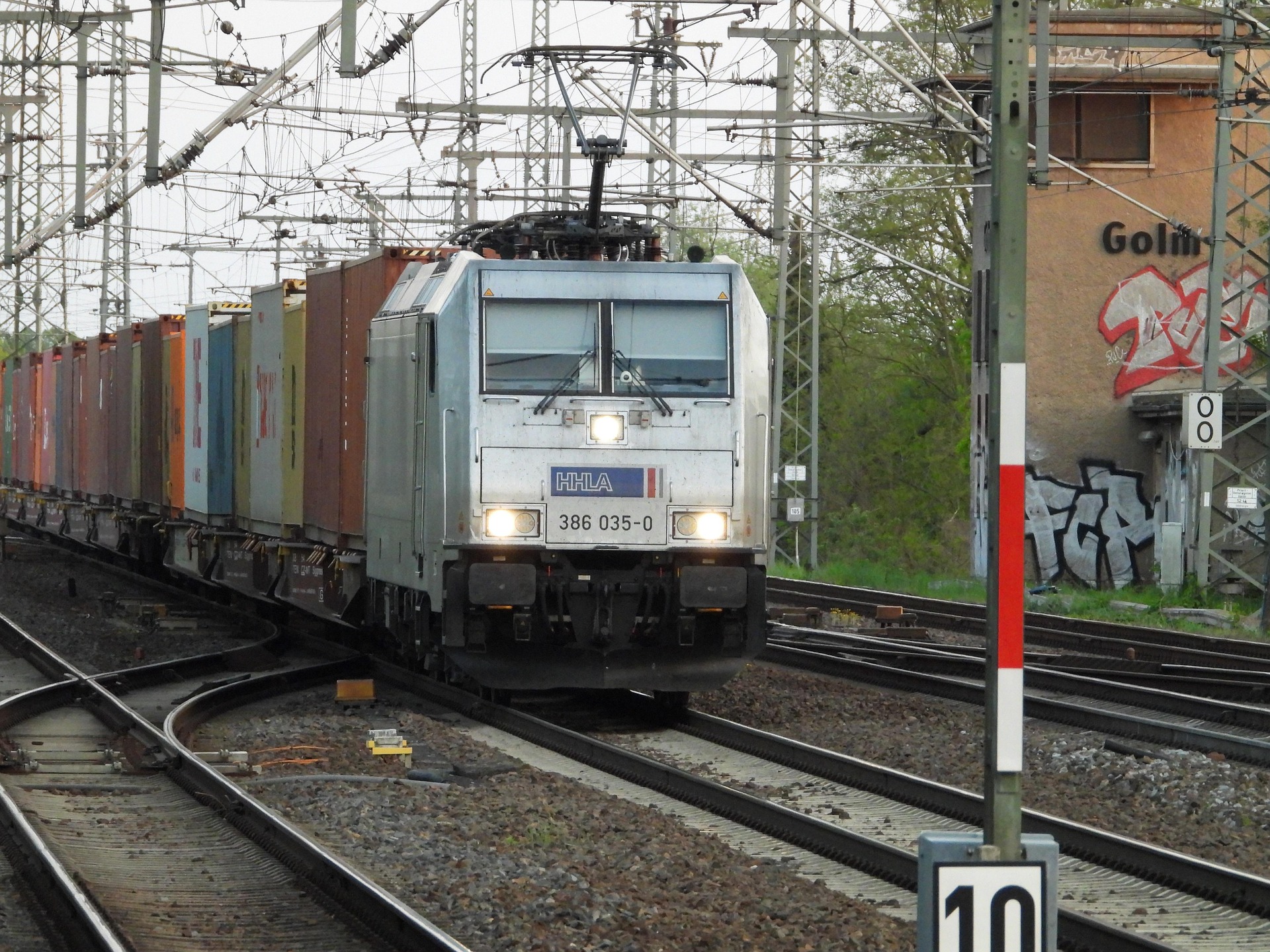 Paczki z Temu i Shein nie dojadą. 130 pociągów utknęło jak mucha w bursztynie