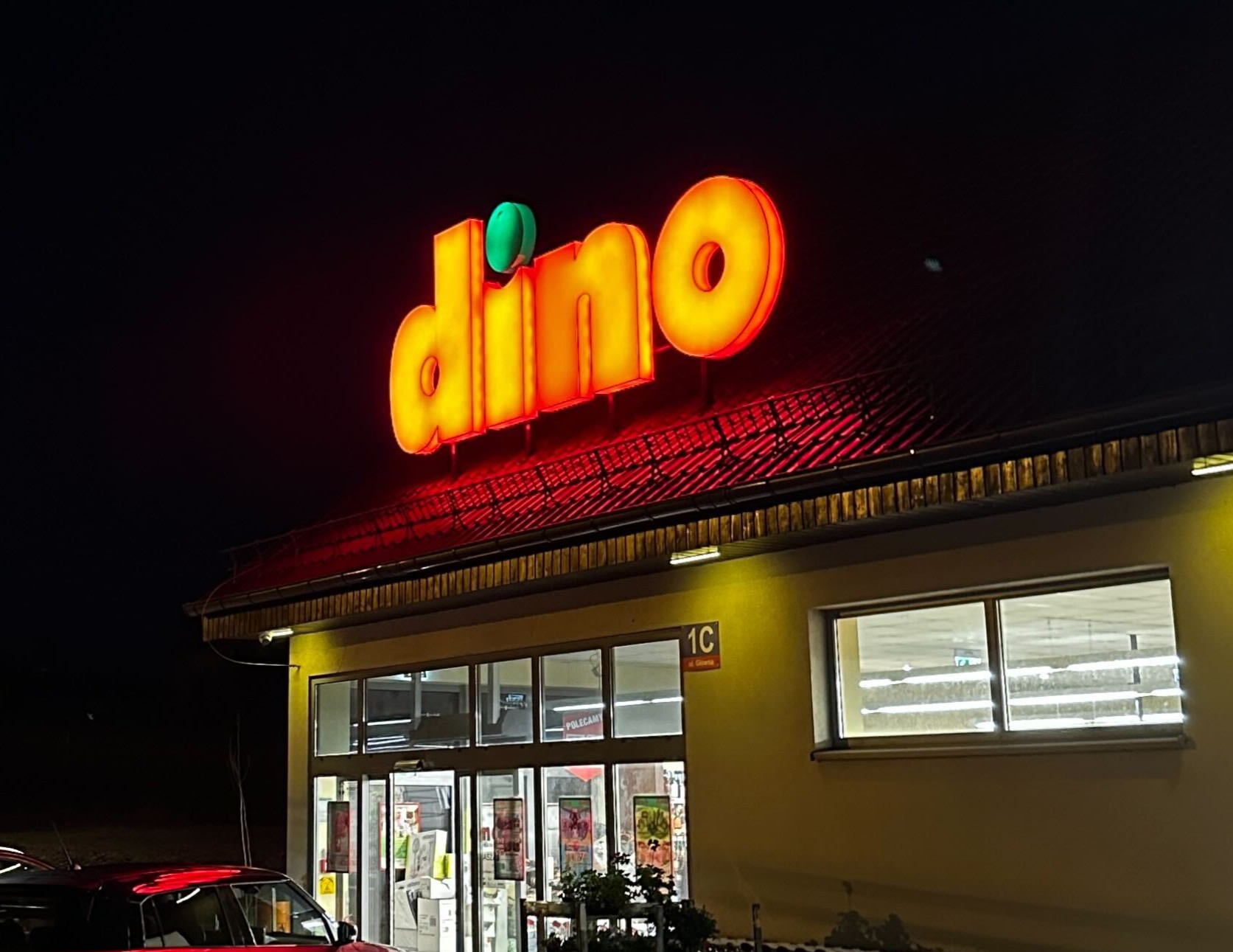 Dino coraz bliżej Biedronki. Polska sieć bije rekordy